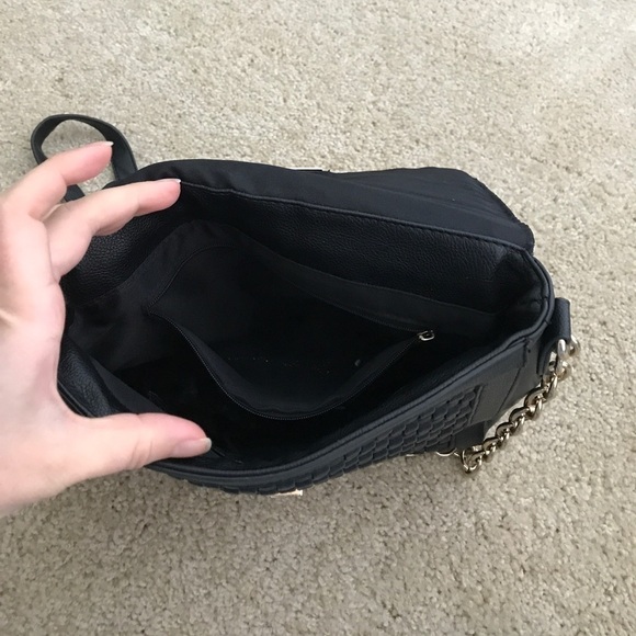 Cute woven style black purse with gold strap - Picture 3 of 4